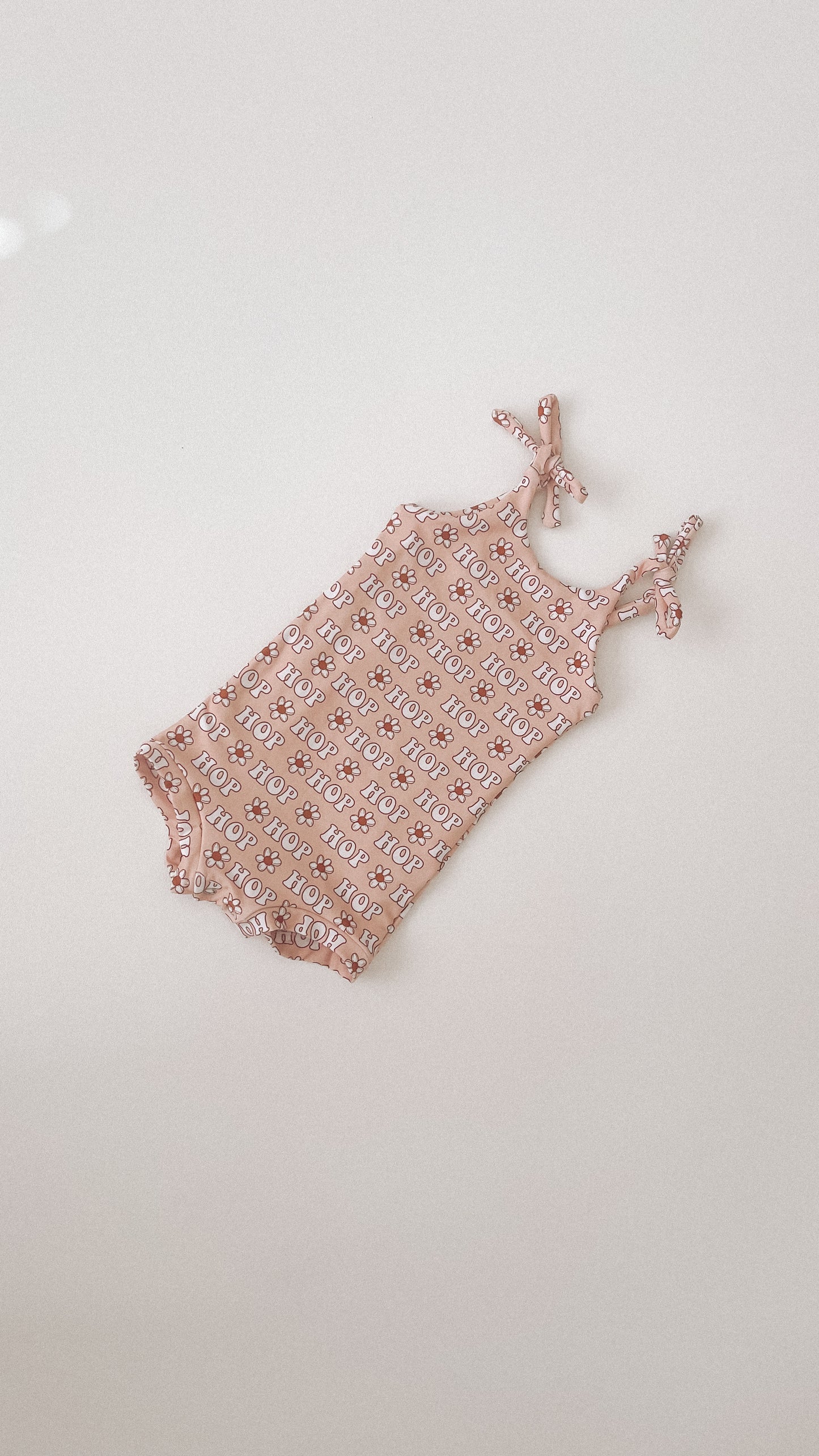 12-18 m Tie Straps Leo with Snaps