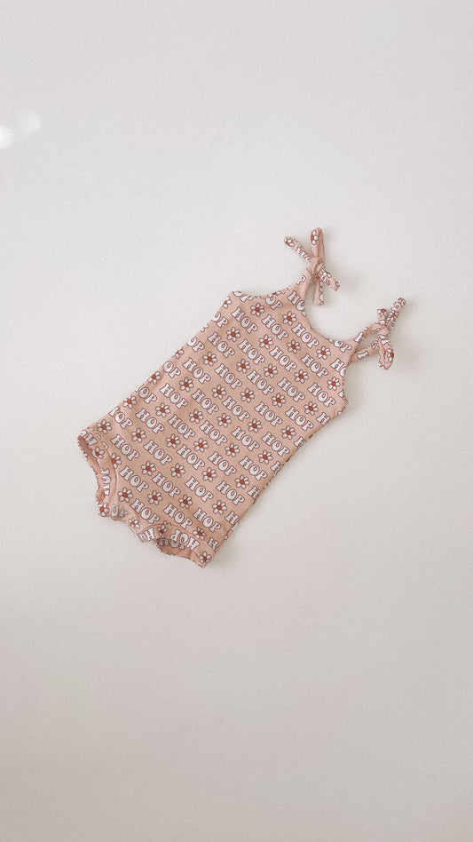 12-18 m Tie Straps Leo with Snaps